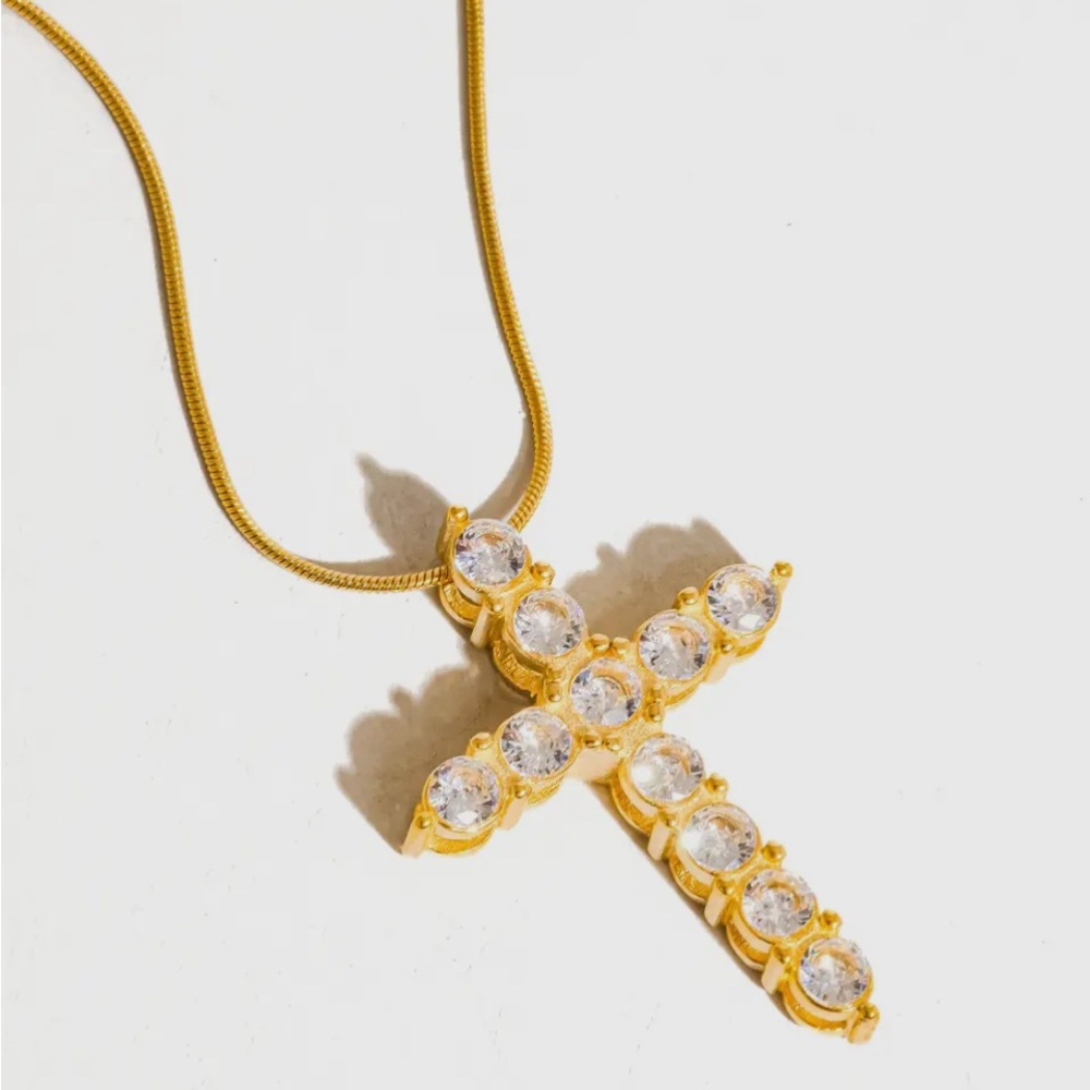 Elegant Gold Cross Pendant Necklace18k Gold Non-Tarnish CZ Cross Necklace NWT